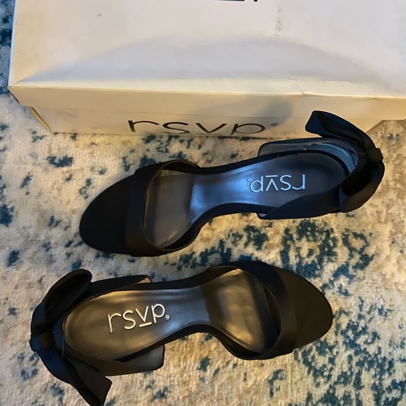 Black satin low heel with bow detail on heel - Picture 5 of 6